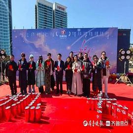 当星光坠入花海 第01集